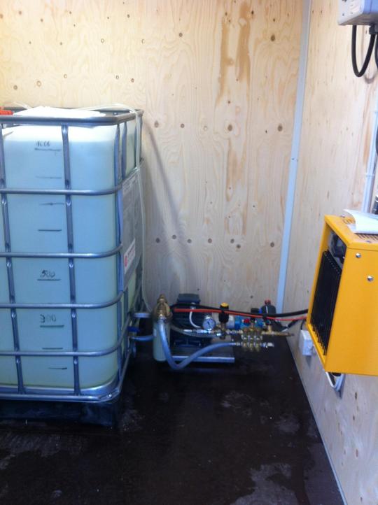 1000 liters tank i isolerad container